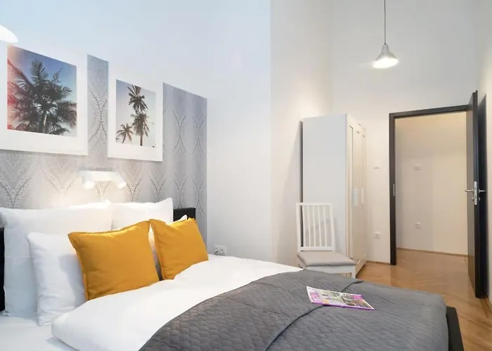 Ultra Central Large Stylish Apartment