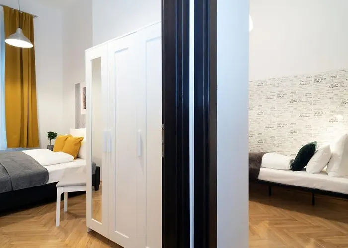 Ultra Central Large Stylish Apartment
