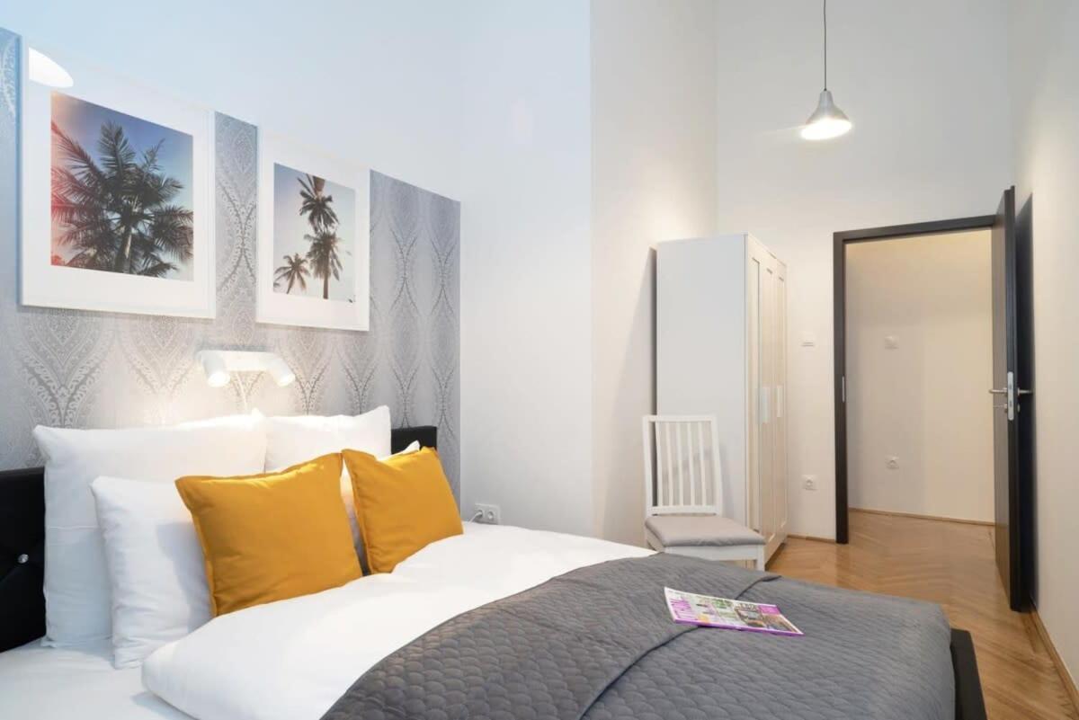 Ultra Large Stylish Apartment *