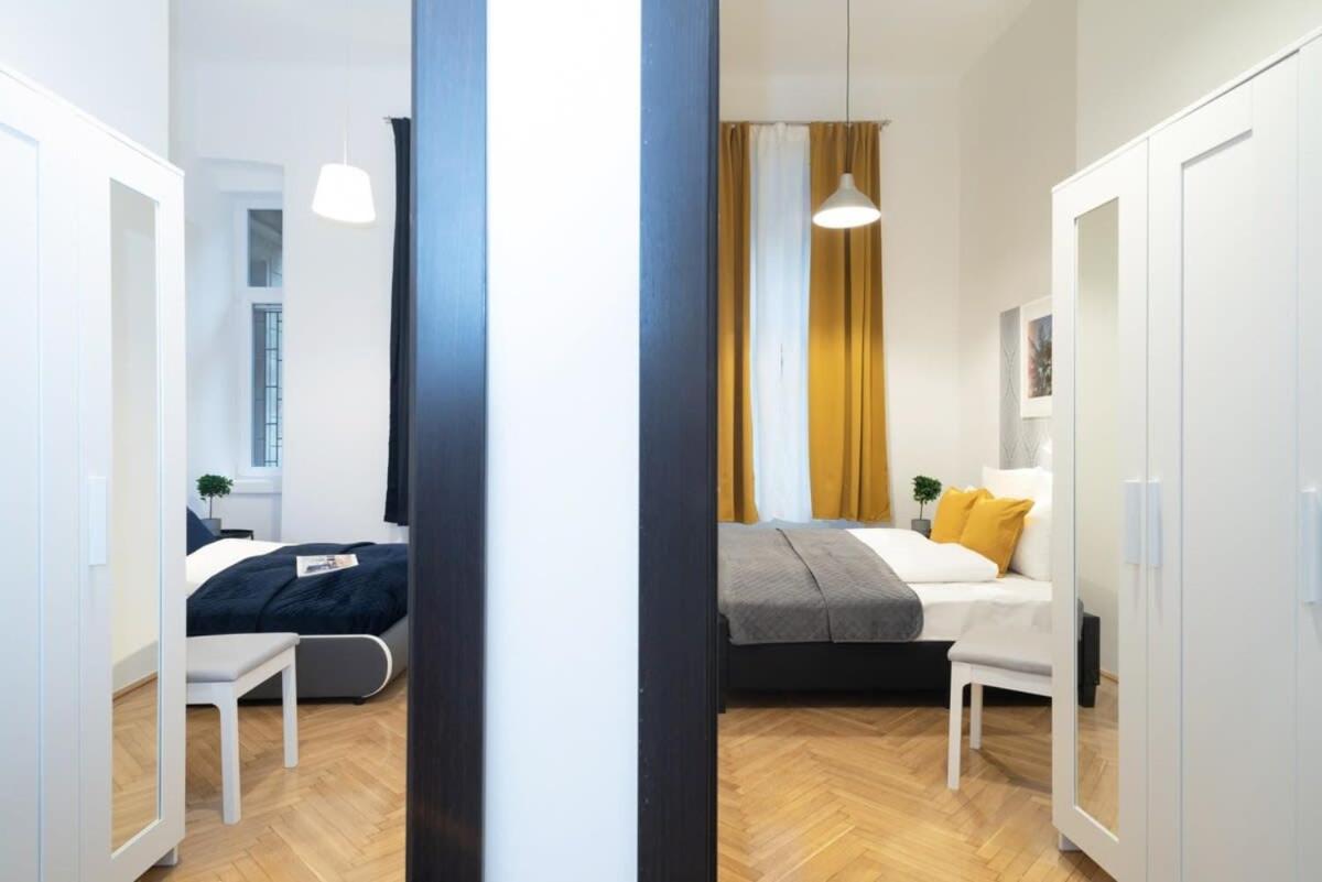 Ultra Large Stylish Apartment *